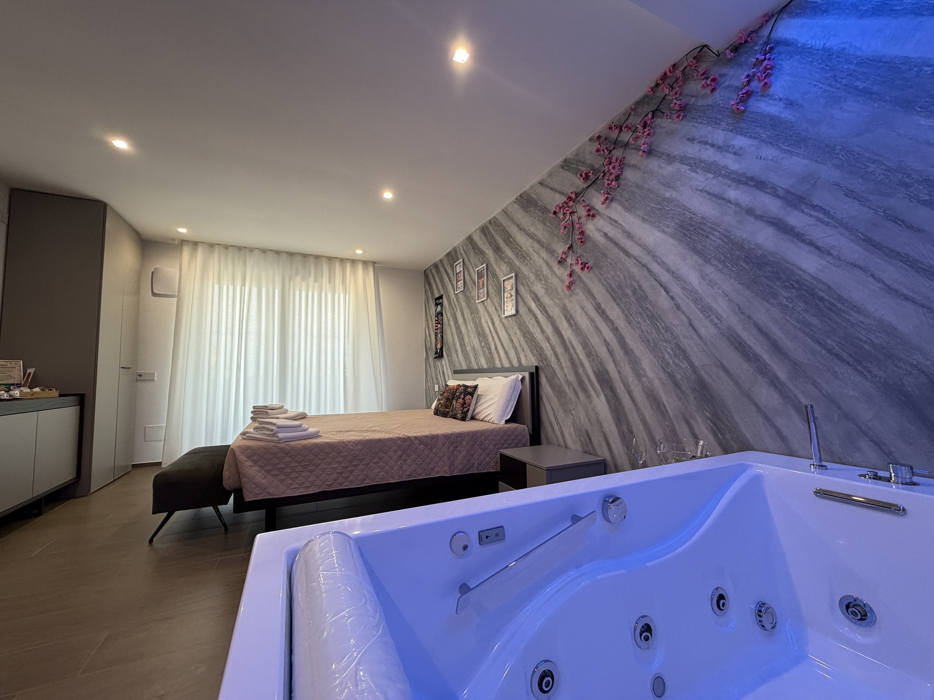 Suite Zenith a Bari con idromassaggio privato e luci soffuse